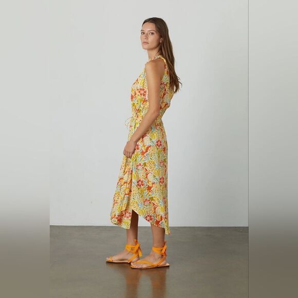 VELVET   - Picture 6 of 14